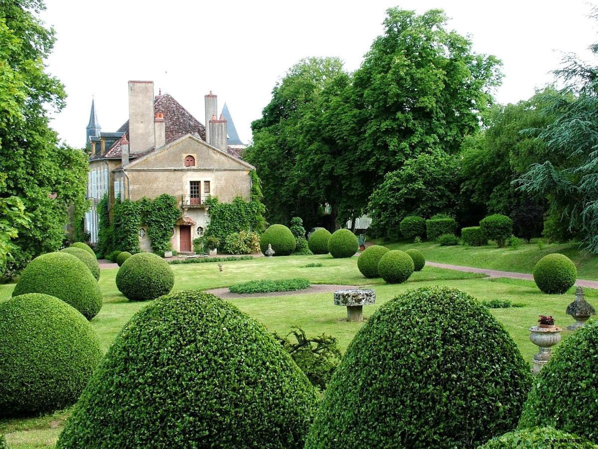 Gentilhommiere De Lurcy Le Bourg Bed & Breakfast Exterior photo